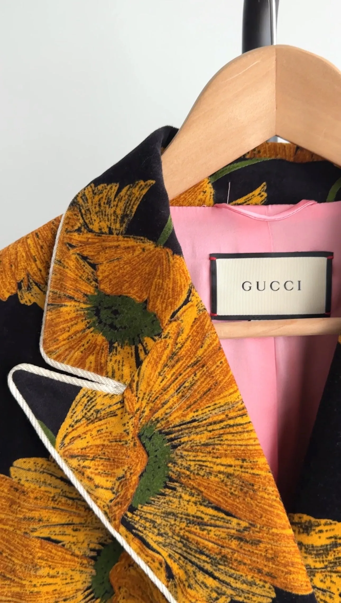 Gucci Yellow and Black Velvet Smoking Jacket - 46 / 10 / L
